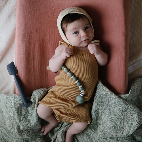 Mushie Cadena Chupete LUNA DRIED THYME