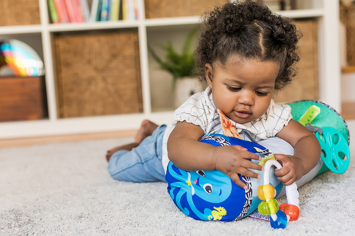 BABY EINSTEIN Rhythm of the Reef Prop Pillow