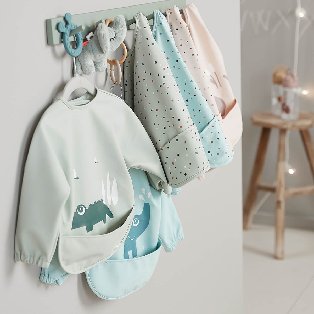 DoneByDeer Babero Mangas Bolsillo Croco Green