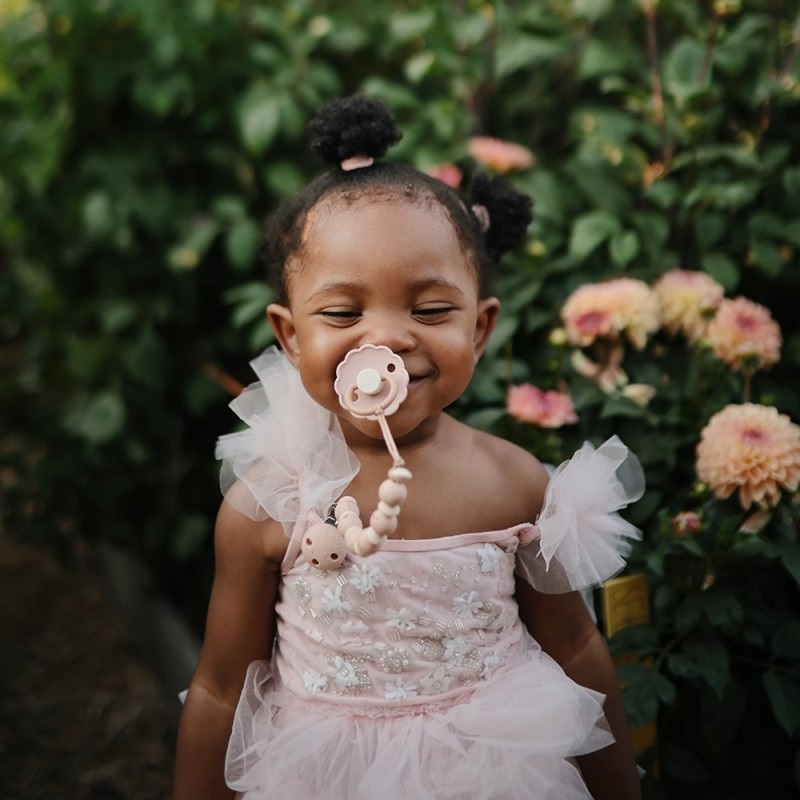 Mushie Cadena Chupete LUNA BLUSH