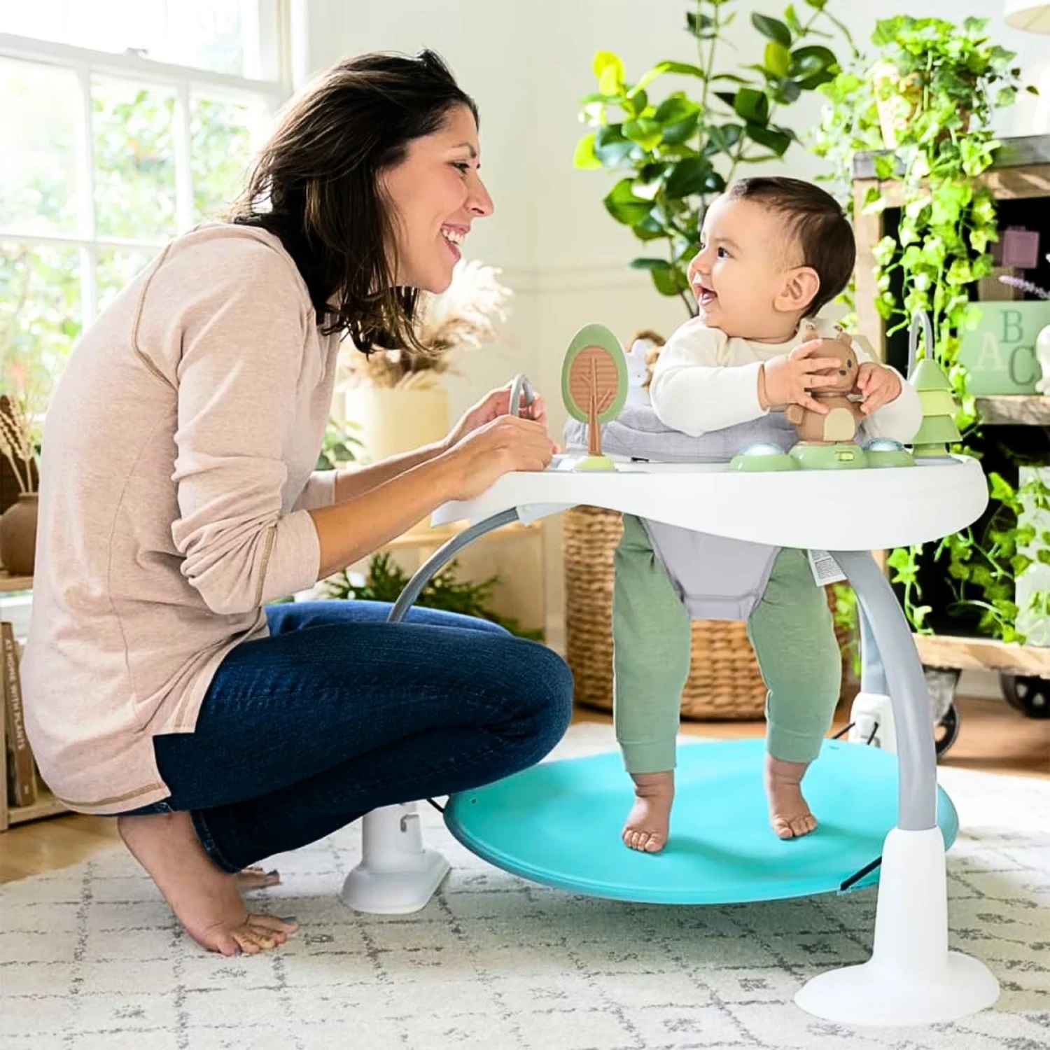 Ingenuity Spring & Sprout 2 en 1 Jumper y Mesa de juegos